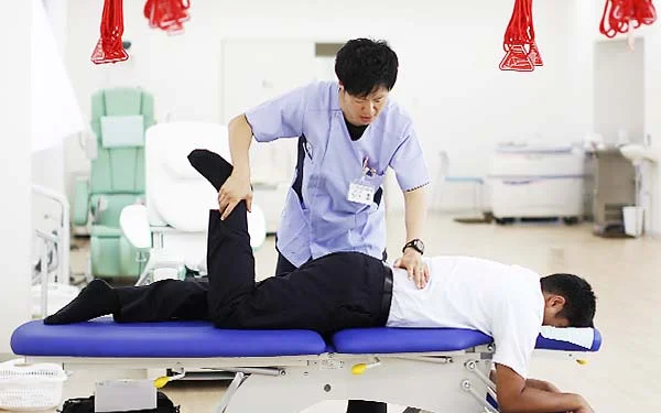 理学療法士によるリハビリのイメージ