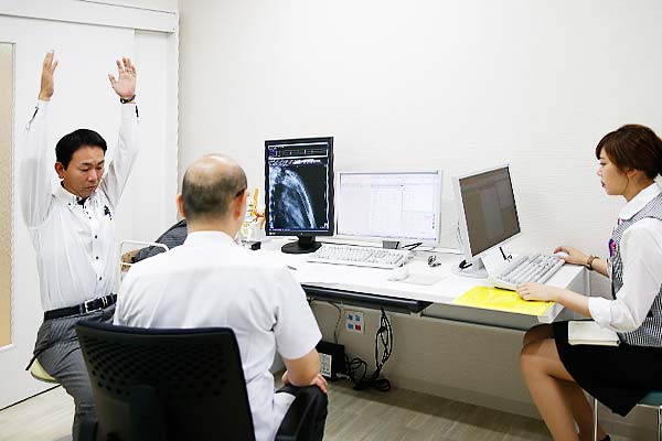 整形外科医による診察のイメージ